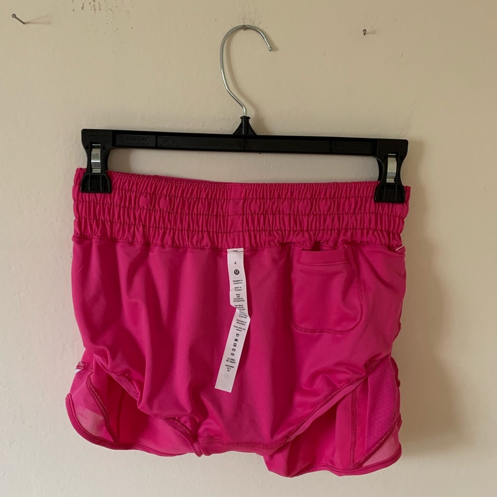 lululemon Hotty Hot HR Lined Short 2.5" Sonic Pink Size 4 New BNWT - Picture 10 of 15